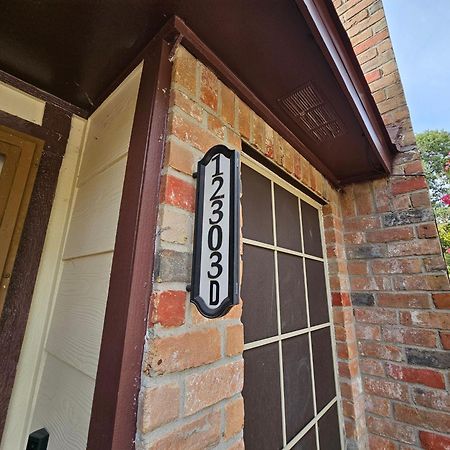 Centrally Located Houston Retreat! Sleeps 8, 10 Min To Downtown, Free Parking 외부 사진