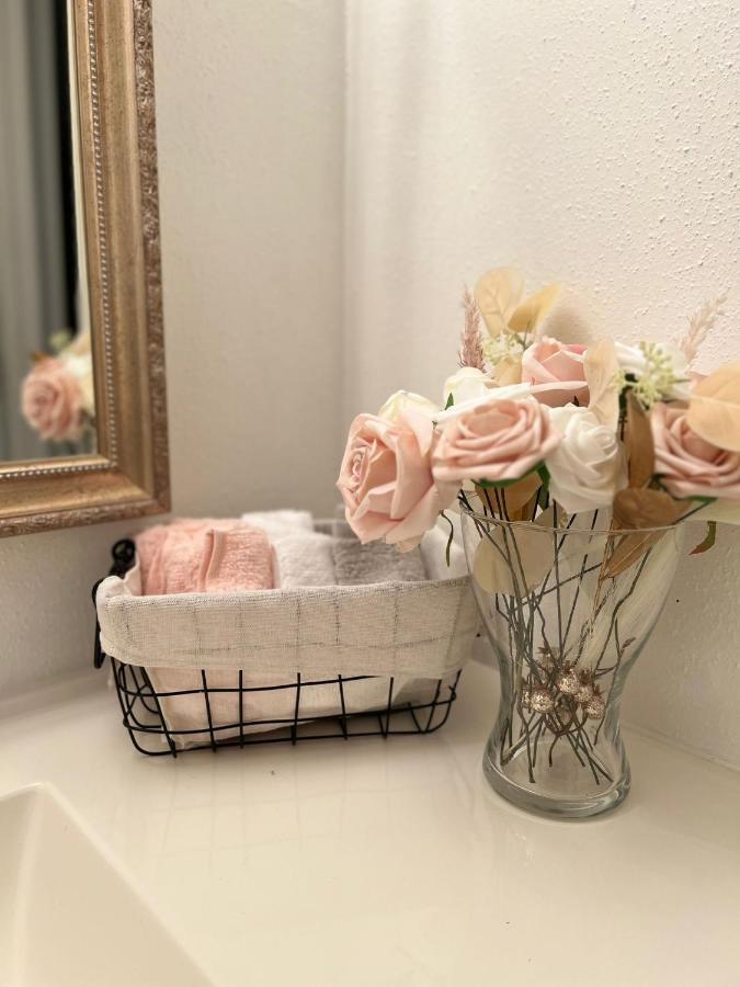 Centrally Located Houston Retreat! Sleeps 8, 10 Min To Downtown, Free Parking 외부 사진