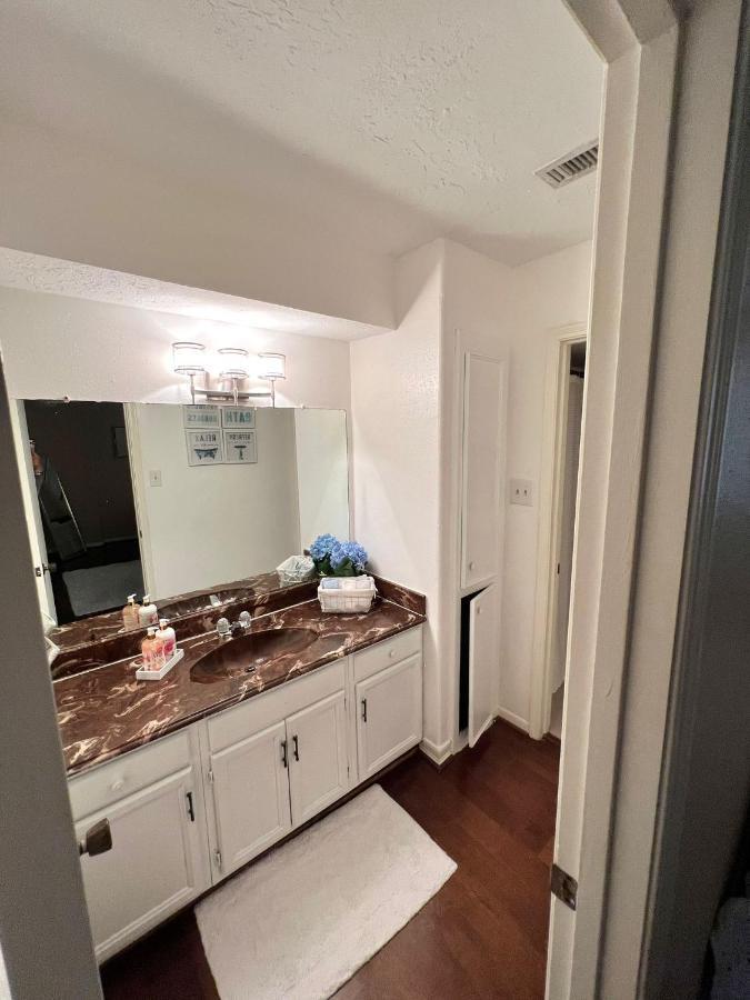 Centrally Located Houston Retreat! Sleeps 8, 10 Min To Downtown, Free Parking 외부 사진