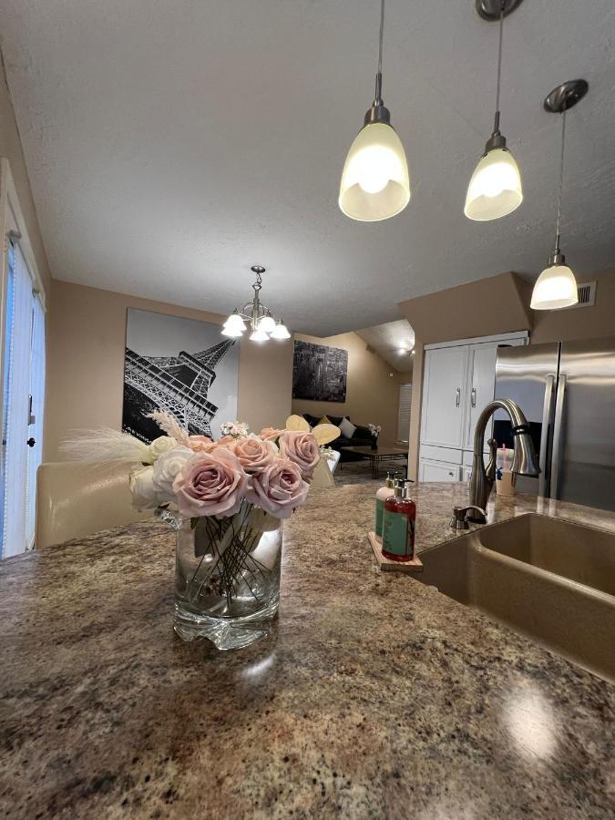 Centrally Located Houston Retreat! Sleeps 8, 10 Min To Downtown, Free Parking 외부 사진