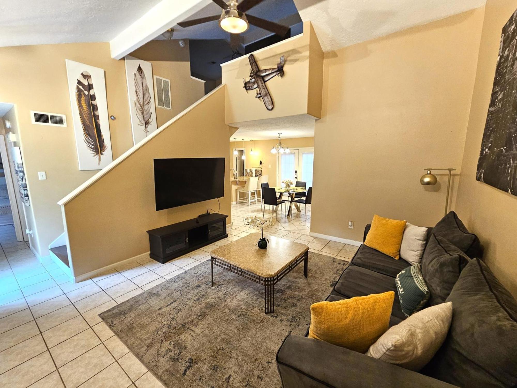 Centrally Located Houston Retreat! Sleeps 8, 10 Min To Downtown, Free Parking 외부 사진